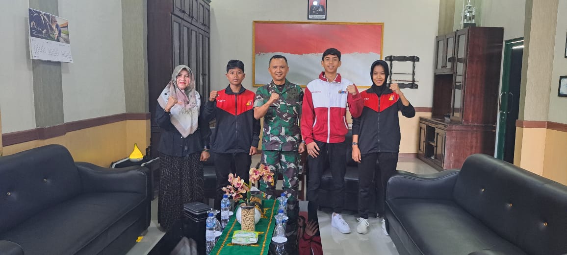 Untaian Do'a Dan Semangat Dandim 0105/Abar Kepada 3 Atlet Badminton 02SN Aceh Barat Yang Akan Berangkat Ke Jakarta