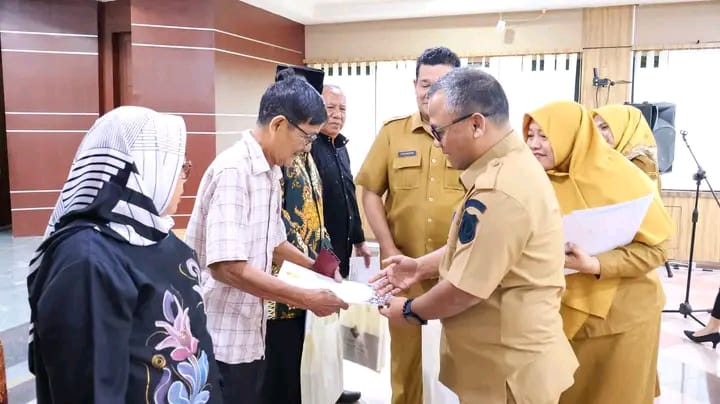 Asisten III Setda Muba Ucapkan Terima Kasih Kepada 10 orang Tenaga Non ASN Purna Tugas