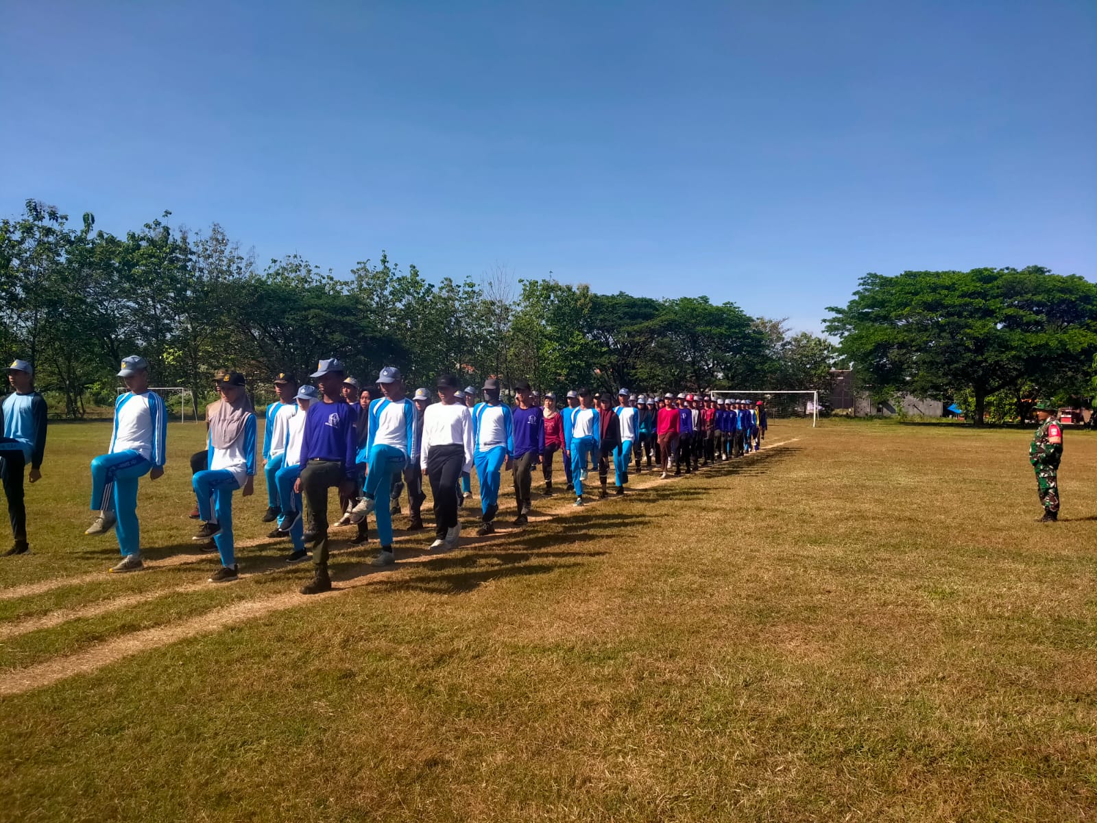 Babinsa Membentuk Generasi Patriot: Latihan Bela Negara untuk Paskibraka