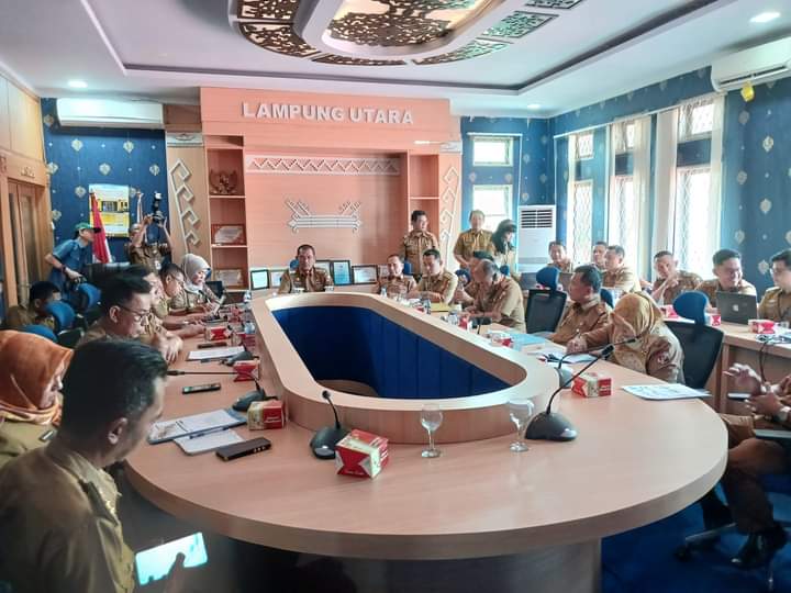 Pj. Bupati Lampung Utara Pimpin Rapat Persiapan Evaluasi Laporan Kinerja Triwulan II.