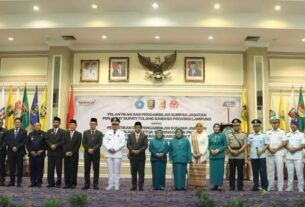 Pj. Bupati Lampung Utara dan Pj. Ketua TP PKK Hadiri Pelantikan di Tulang Bawang.