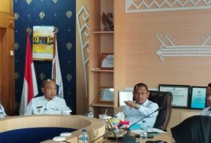 Pj. Bupati Lampura pimpin rapat TPID