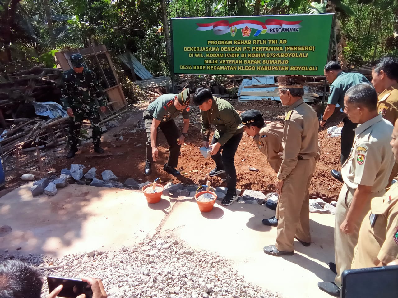 Dandim Boyolali Meletakkan Batu Pertama Program RTLH Anggota Veteran