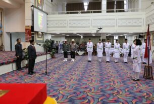 Pj. Gubernur Samsudin Kukuhkan 33 Anggota Paskibraka Tahun 2024 Hasil Seleksi Seluruh Siswa SMA/SMK Kabupaten/Kota se-Provinsi Lampung
