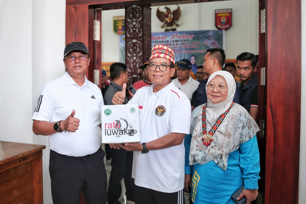 Pj. Gubernur Samsudin dan Ibu Maidawati Tinjau Penanggulangan Stunting dan Posyandu di Lamban Pancasila, Liwa, Lampung Barat