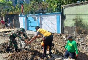 Koramil 04/Jebres Bersama Masyarakat Gotong-royong Dalam Karya Bakti Daerah Tahap VI Di Wilayah Kelurahan Jagalan