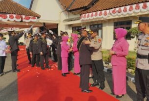 Kapolres Lampung Utara Lepas Delapan Personel Purna Tugas