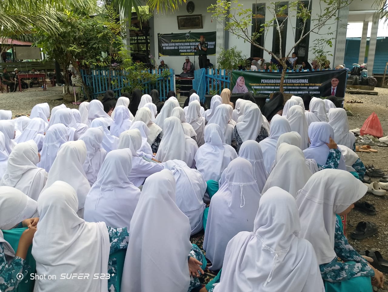 Lepas Keberangkatan 11 Santri Dayah Darul Muta'allimin Ke Penang - Malaysia, Ini Pesan Dan Nasehat Dandim 0105/Abar