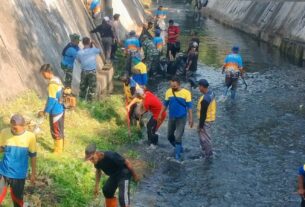Lestarikan Sumber Daya Air di Kalipepe, Koramil 02/Banjarsari Bersama Dengan BBWS Dan Instansi Terkait Laksanakan Pembersihan Sungai