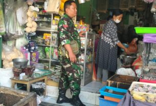 Majukan Perekonomian di Wilayah Binaan, Babinsa Kepatihan Kulon Berikan Motivasi Kepada Pelaku UMKM Kios Perlengkapan Burung Kicau