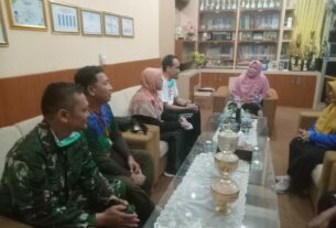 Pagi Ini, Kepala Sekolah SMA Muhammadiyah 1 Surakarta Didatangi Babinsa, Ada Apa...???