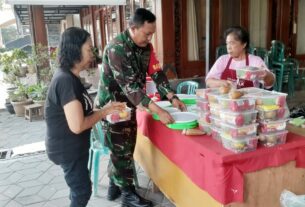 Peran Aktif Babinsa Gandekan Dalam Penyiapan Logistik Untuk Stunting Dan Ibu Hamil