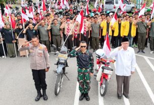 Ribuan Peserta Antusias Mengikuti Pawai Bendera Merah Putih Start Dari Makodim 0105/Abar Finish Di Tugu Pancasila
