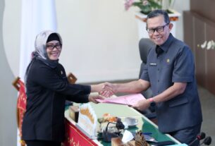 Sekdaprov Fahrizal Sampaikan Jawaban atas Pemandangan Umum Fraksi-Fraksi DPRD terhadap Raperda Perubahan APBD Lampung 2024, Pendapatan Daerah Capai Rp8,561 Triliun