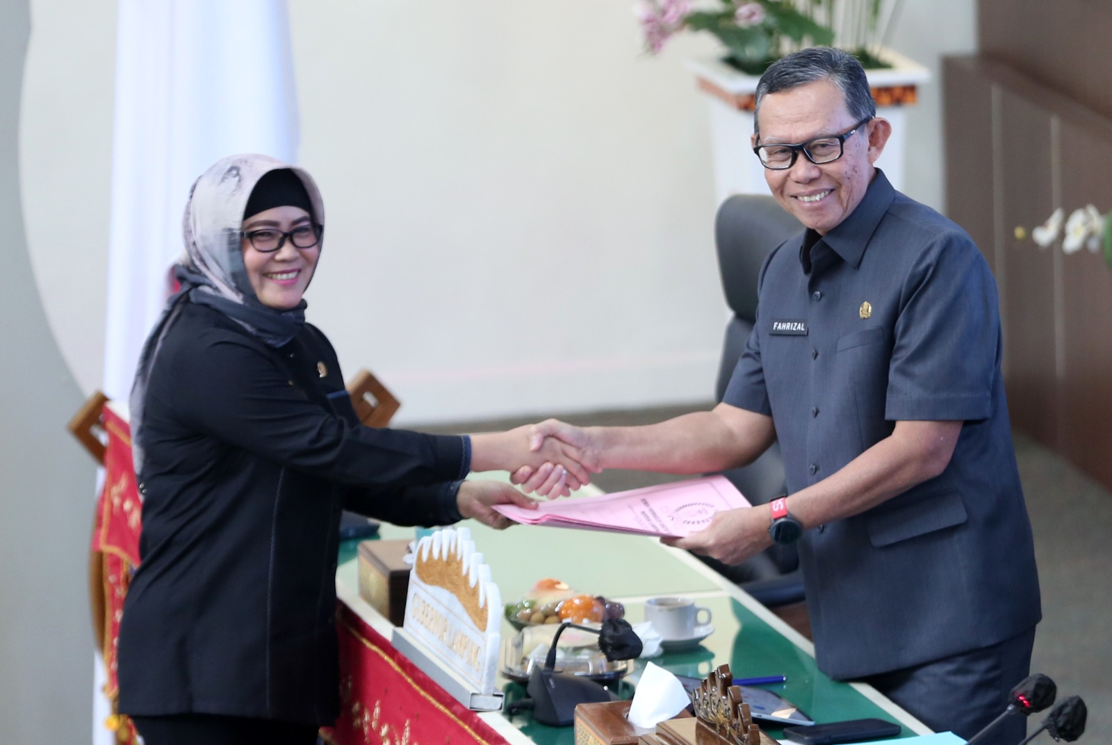 Sekdaprov Fahrizal Sampaikan Jawaban atas Pemandangan Umum Fraksi-Fraksi DPRD terhadap Raperda Perubahan APBD Lampung 2024, Pendapatan Daerah Capai Rp8,561 Triliun