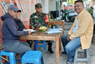 Sembari Bincang Santai, Babinsa Kratonan Bersama Warga Jalin Keakraban Dan Kebersamaan