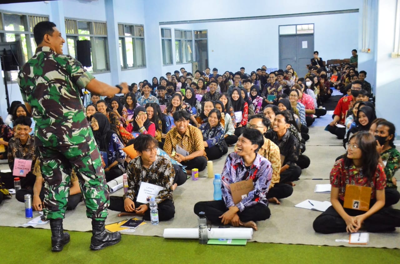 Dandim 0735/Surakarta Bekali Wawasan Kebangsaan Dan Bela Negara Kepada Mahasiswa Baru Universitas Pignatelli Triputra