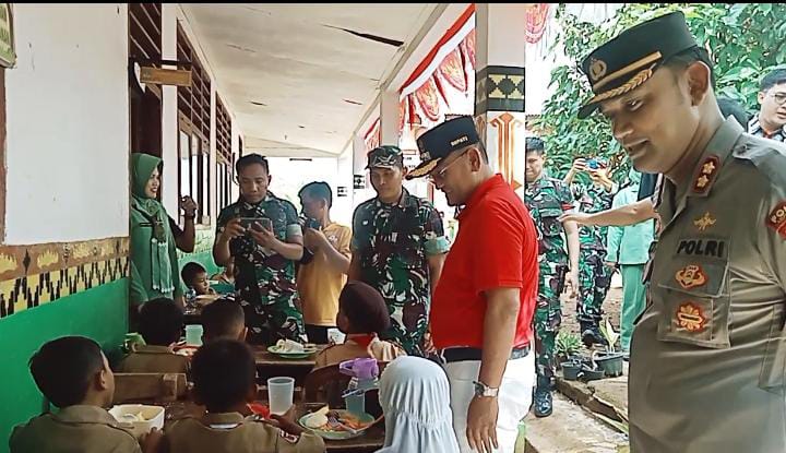 Turunkan Stunting di Lampura, Kodim 0412/LU laksanakan Program "Dapur Masuk Sekolah"