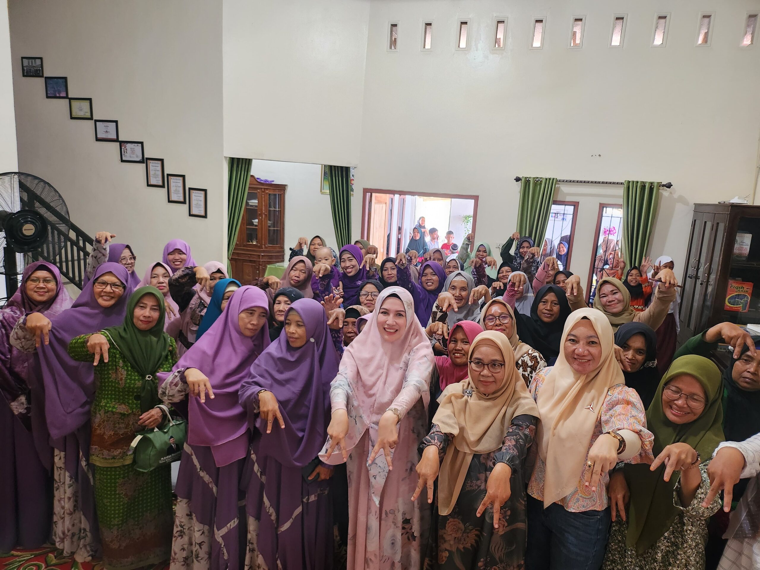 Bunda Devriyana Marda Ardian Bersama Emak Sholeha Sofyan Silaturahmi Tiga Lokasi Dalam Sehari