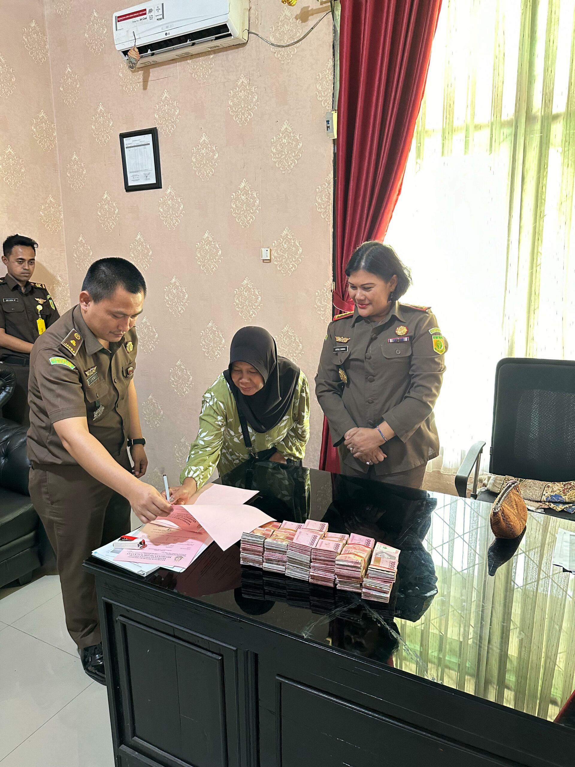 Kajari Way Kanan, Terima Uang Pengganti Kerugian Negara, Kasus Korupsi APBKampung Sukajadi