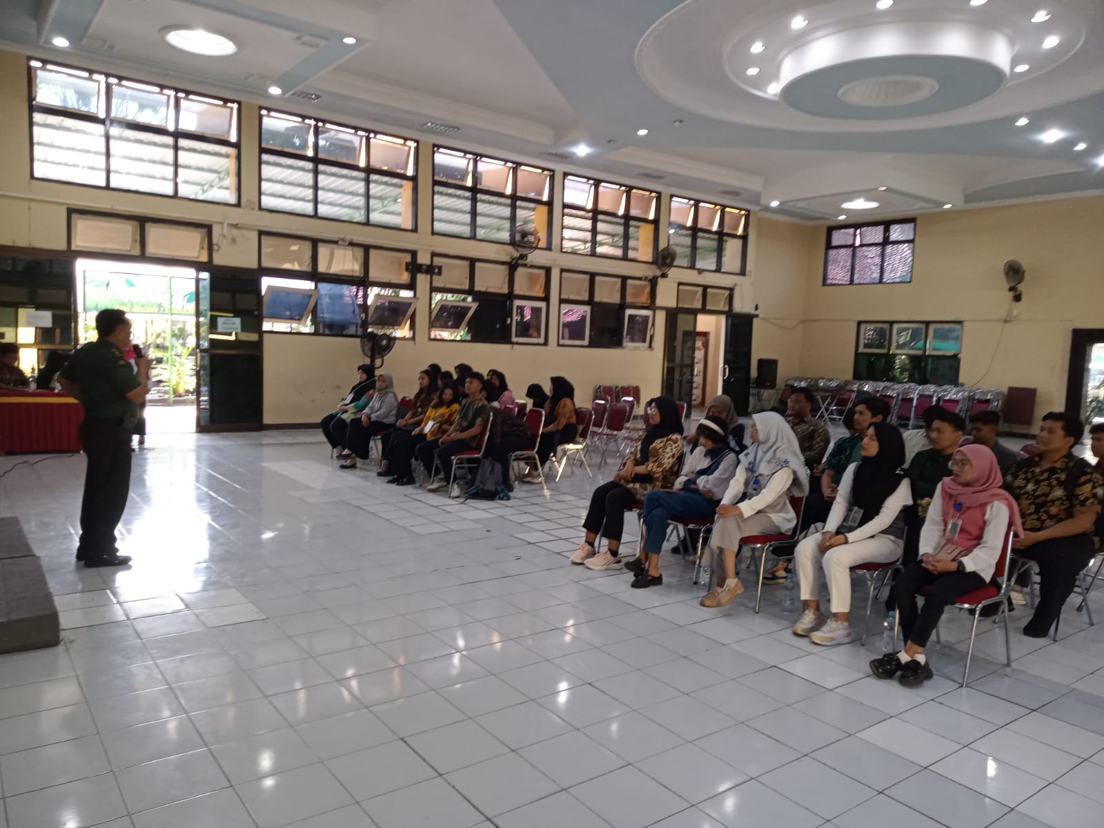 Kepala Staf Kodim 0735/Surakarta Berikan Pembekalan Penguatan Persiapan Program Magang Luar Negeri SMKN 7 Surakarta