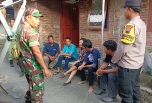 Pelihara Kondusifitas Dan Keamanan Wilayah, Babinsa Bersama Bhabinkamtibmas Lakukan Patroli Siang