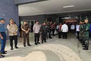 Ratusan Anggota Kepolisian dan TNI diterjunkan amankan pengundian Nomor Urut Paslon