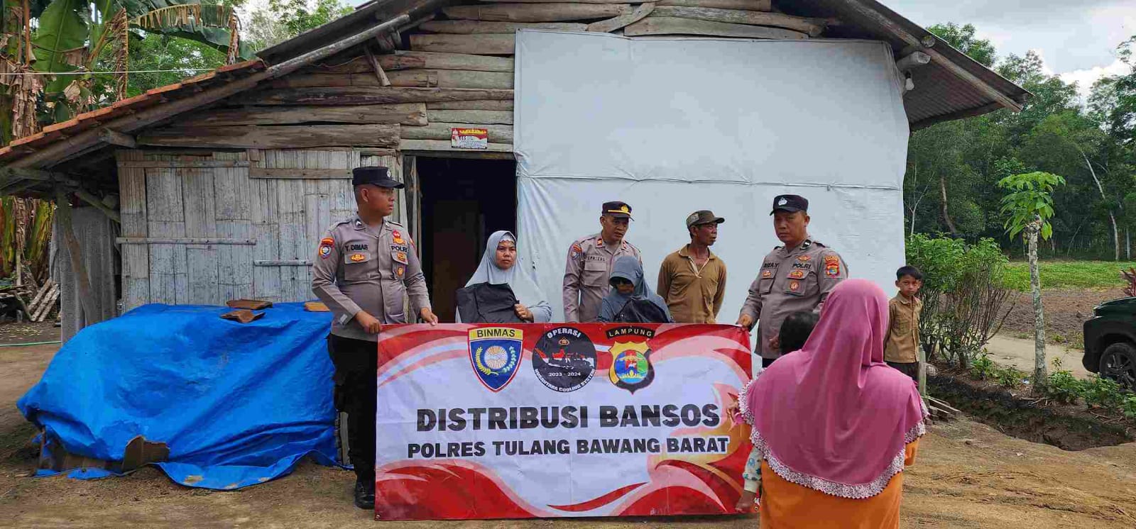 Sat Binmas Polres Tubaba Salurkan bansos Nusantara Cooling System menjelang Pilkada 2024