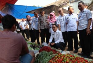 Sekda Saipul Bersama TPID Way Kanan Pantau Harga Kebutuhan Pokok