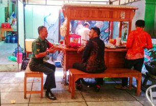 Sembari Minum Teh , Babinsa Keprabon Eratkan Tali Silaturahmi Dengan Warga Binaan
