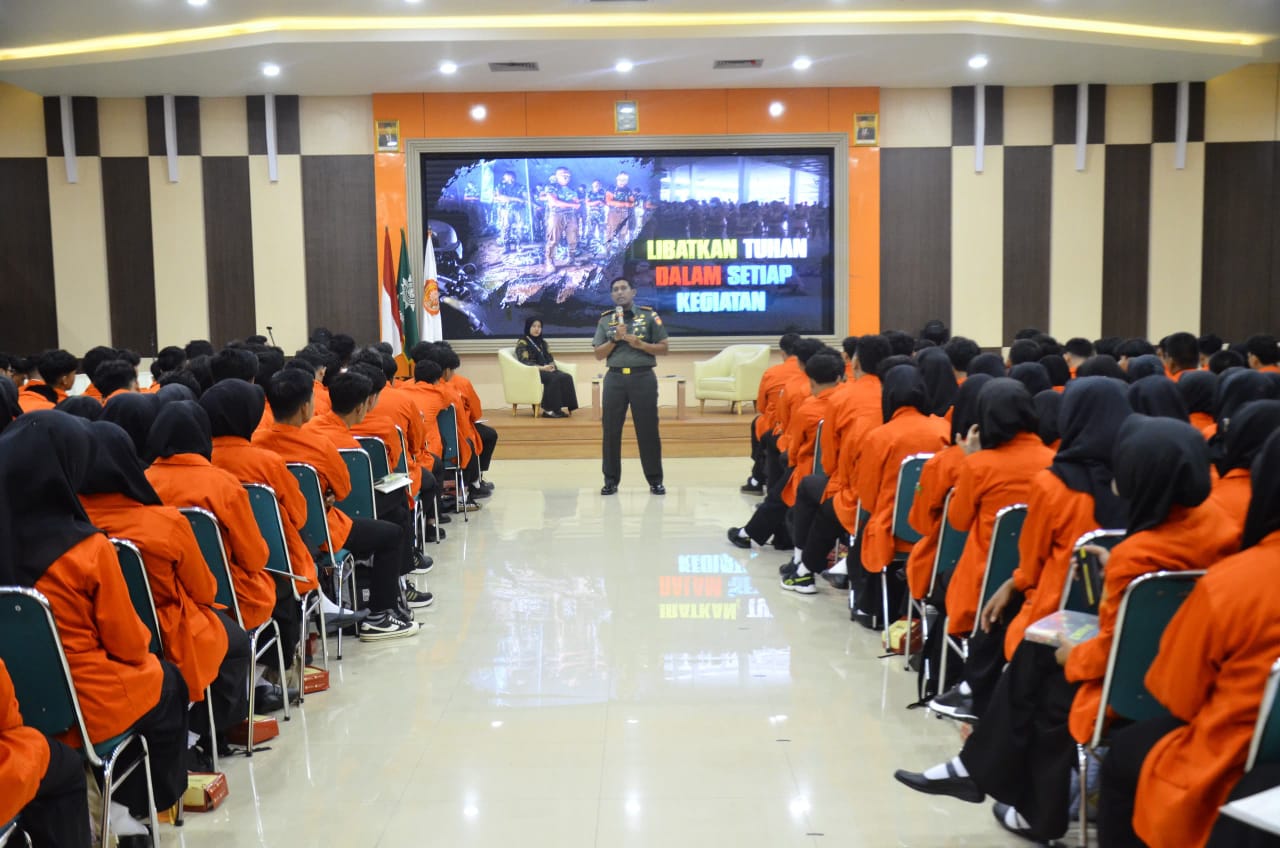 Dandim 0735/Surakarta Berikan Materi Wawasan Kebangsaan Dan Bela Negara Kepada Mahasiswa Baru ITS PKU Muhamadyah Surakarta