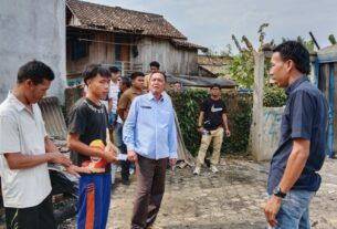 Wakil Bupati Way Kanan, kunjungi dan berikan Santunan, korban kebakaran di kampung Negeri ujan mas