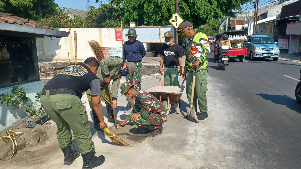 Warga Tak Mau Kalah Semangatnya Dengan Satgas KBD Tahap VI di Wilayah Kelurahan Jagalan