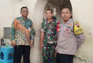 Kompak..!! Babinsa Dan Bhabinkamtibmas Bersama Lurah Pasar Gede Laksanakan Patroli Gabungan