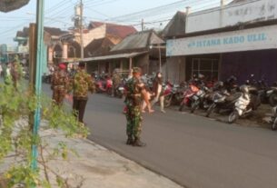 Ciptakan Rasa Aman, Babinsa dan Polsek Simo Kompak Patroli Bersama
