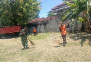 Gendeng DLH Kota Surakarta, Babinsa Sumber Kerja Bakti Bersihkan Lingkungan