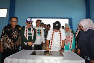 Pj. Gubernur Samsudin Resmikan TPI Higienis, Serahkan Bantuan dan Tinjau Pasar Murah di Kabupaten Tanggamus