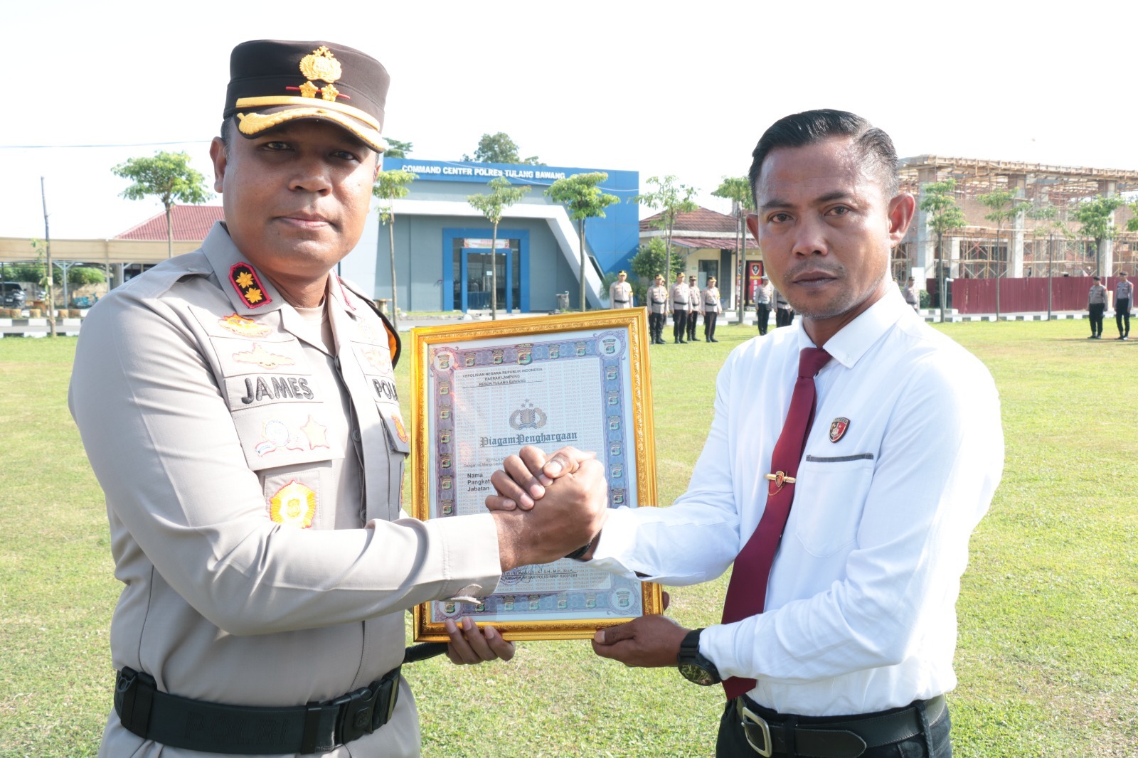 Kapolres Tulang Bawang Berikan Reward Kepada 11 Personel Berprestasi, Berikut Daftar Namanya
