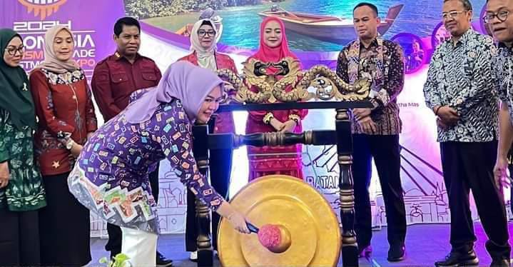 Pj. Ketua Dekranasda Lampura Hadiri Batam ITTAF 2024.