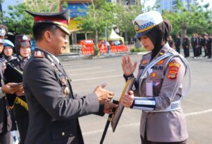 Momentum Peringatan Sumpah Pemuda, 17 Personel Berprestasi Terima Reward Dari Kapolresta Bandar Lampung