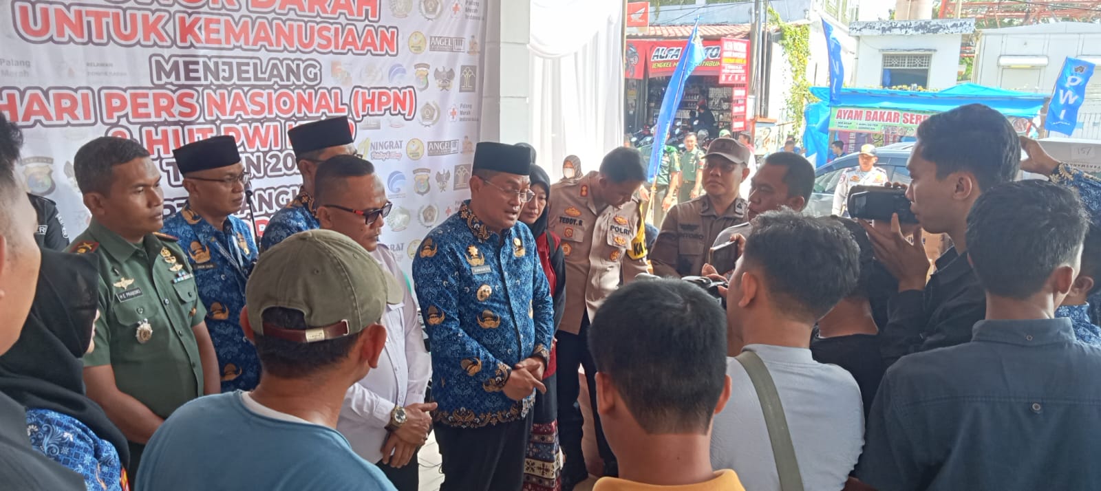 PWI gelar Donor Darah, Pj Bupati Lampura berikan Apresiasi
