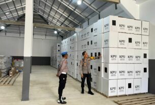 Pastikan Keamanan, Wakapolres Tulang Bawang Barat Cek Gudang Logistik KPU