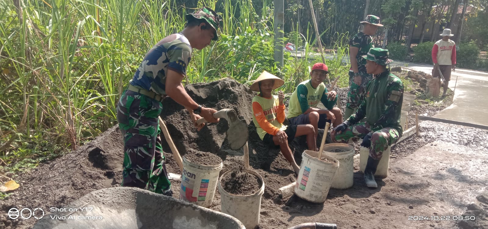 Pelda Darto Turut Bangun Talud Untuk Cegah Tanah Longsor