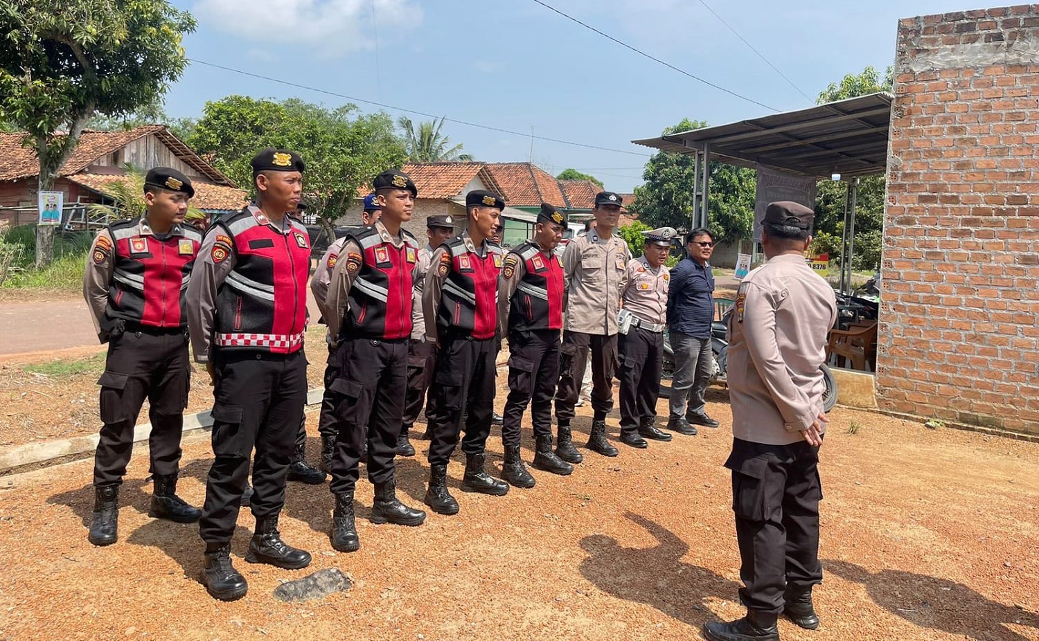 Satgas Ops 2 OMPK 2024 Polres Tulang Bawang Amankan Kampanye Salah Satu Paslon di Menggala