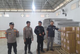 Judul: Surat Suara Tiba Di Gudang KPU Way Kanan
