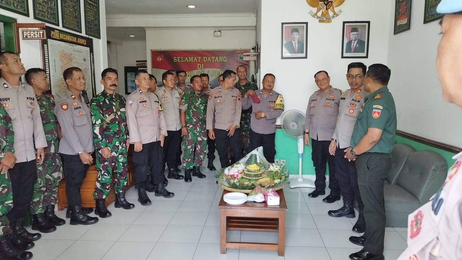 Ucapkan Selamat HUT Ke-79 TNI, Kapolsek Jebres Beserta Jajarannya Datangi Kantor Koramil 04/Jebres