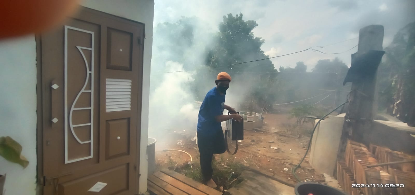 Pasangan Ardian dan Sofyan Tunjukkan Kepedulian Terhadap Masyarakat Rejosari Melalui Program Fogging DBD
