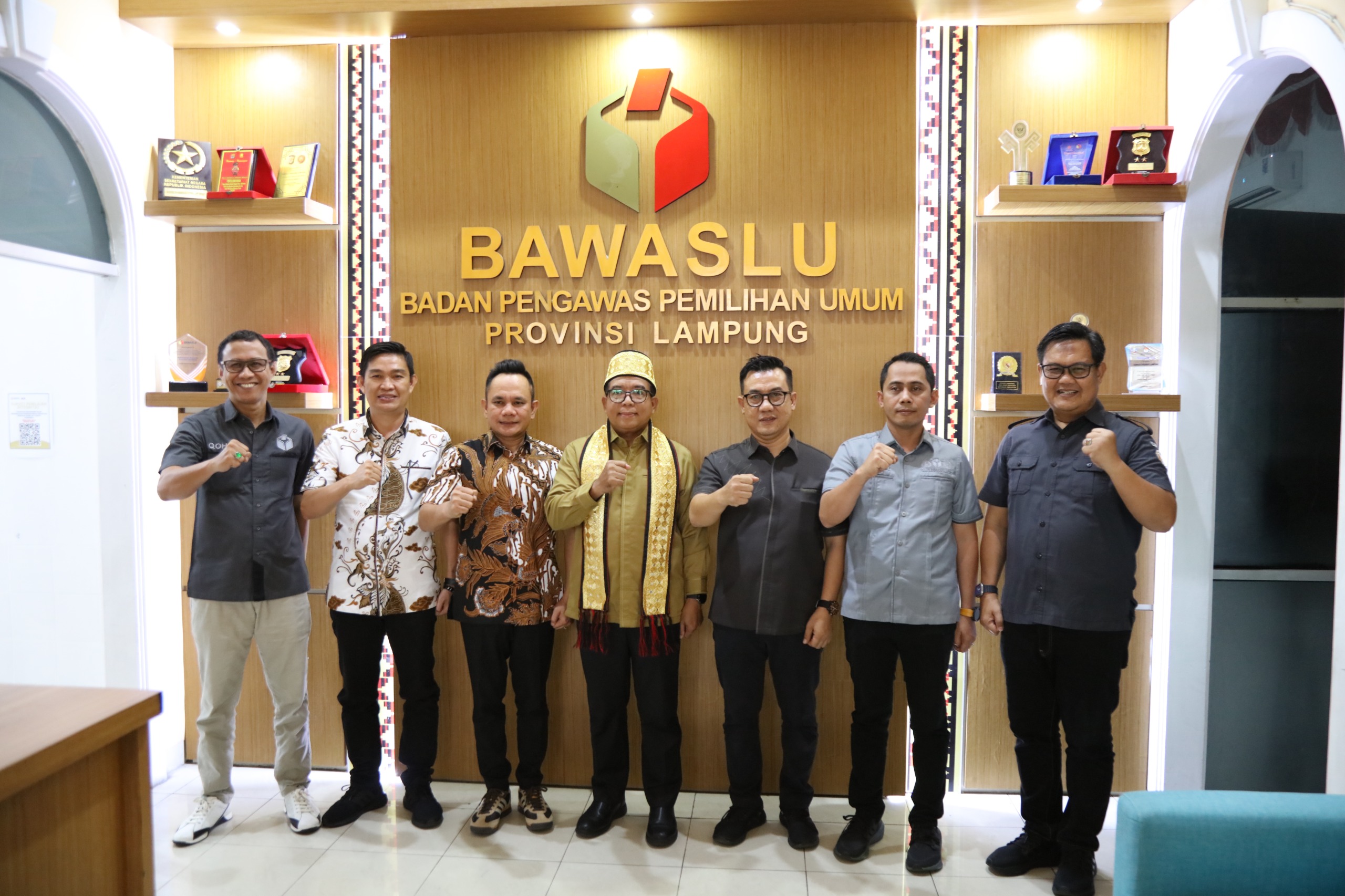 Pj. Gubernur Samsudin Kunjungi Kantor KPU dan Bawaslu dalam Rangka Koordinasi Kesiapan Pilkada Serentak 2024