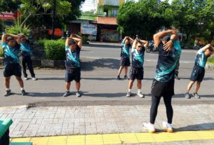 Jaga Kebugaran Dan Stamina Fisik, Koramil 04/Jebres Gelar Olah Raga Jalan Sehat Bersama