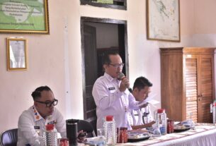 Kadis Perkebunan Dampingi Bupati Way Kanan Serahkan BPJS Petani Sawit